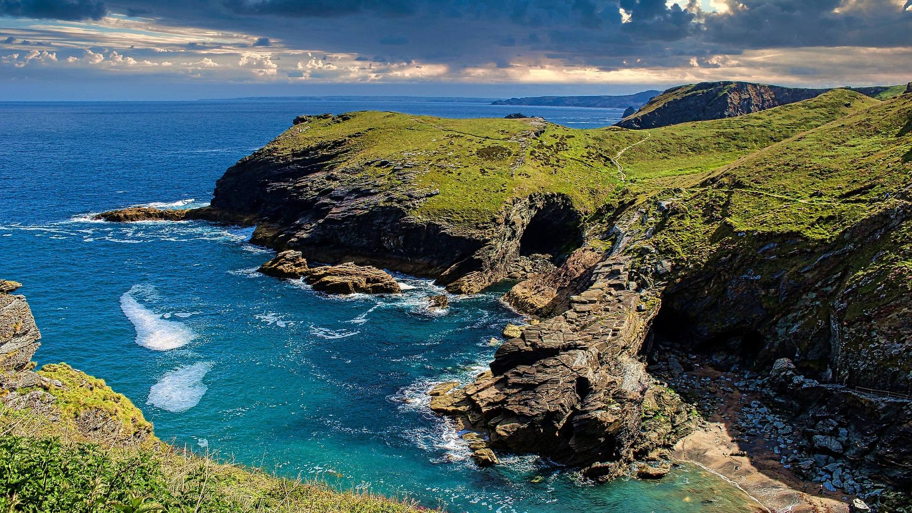 Cornwall cliffs above the Atlantic