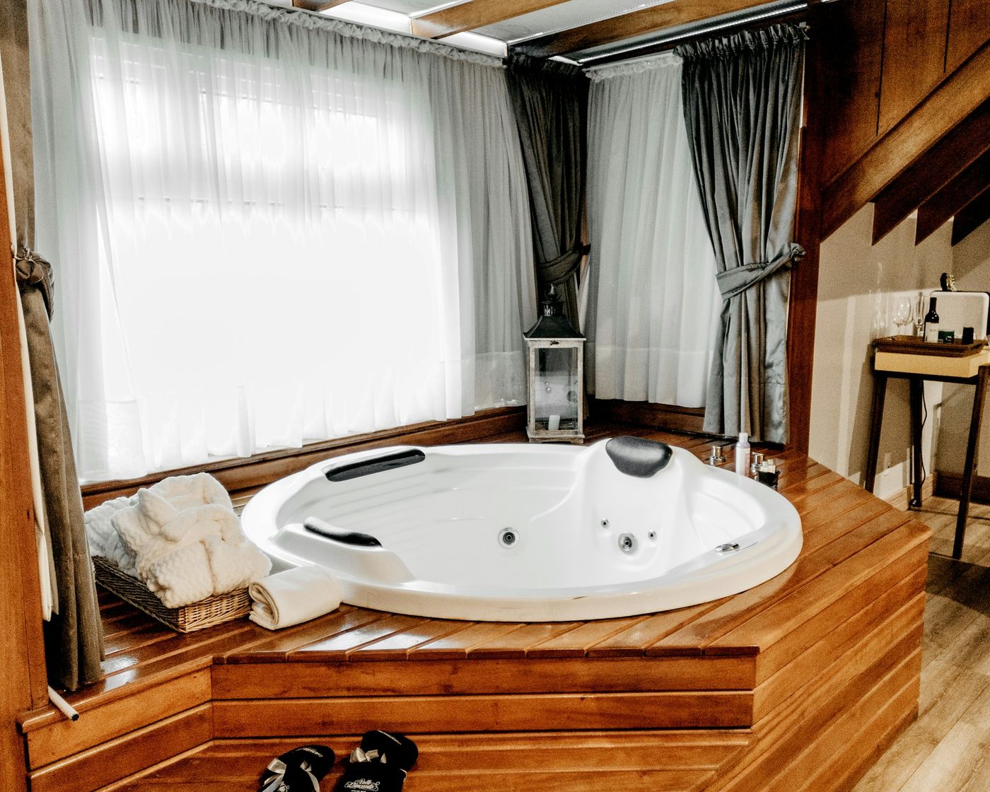 Private hot tub